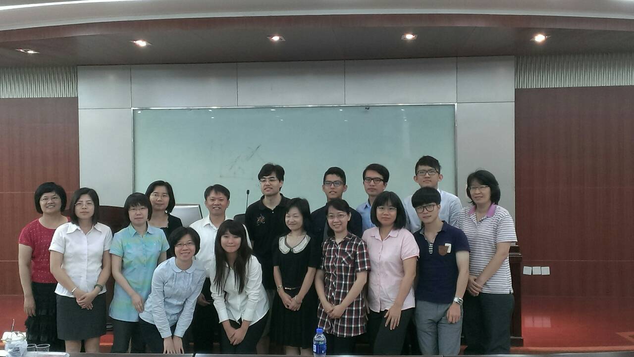 本校師生與廈門大學財政系梁若冰教授合影(1)