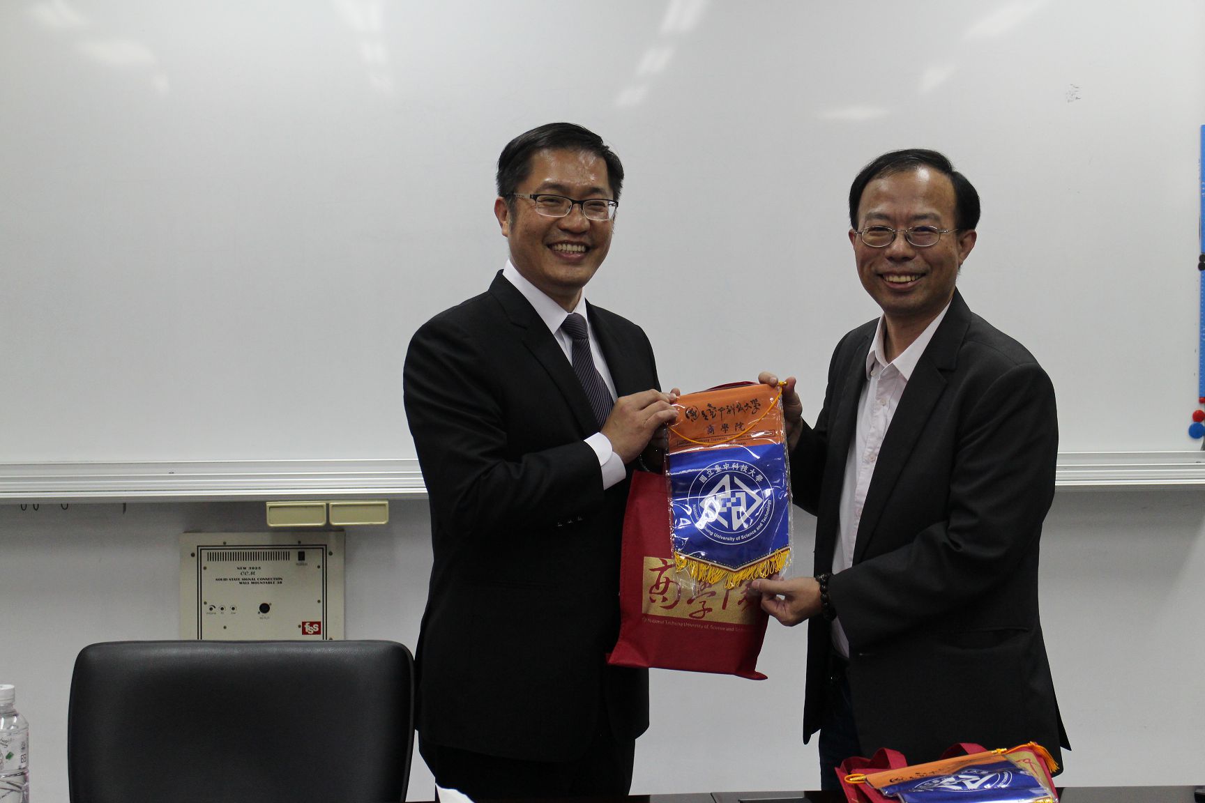 副局長與商學院戴錦周院長