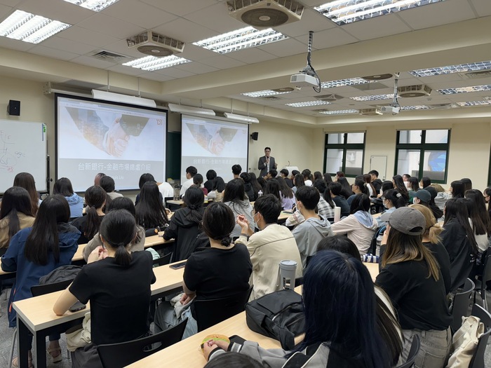 台新銀行外匯交易員劉方宇-金融交易室生態6