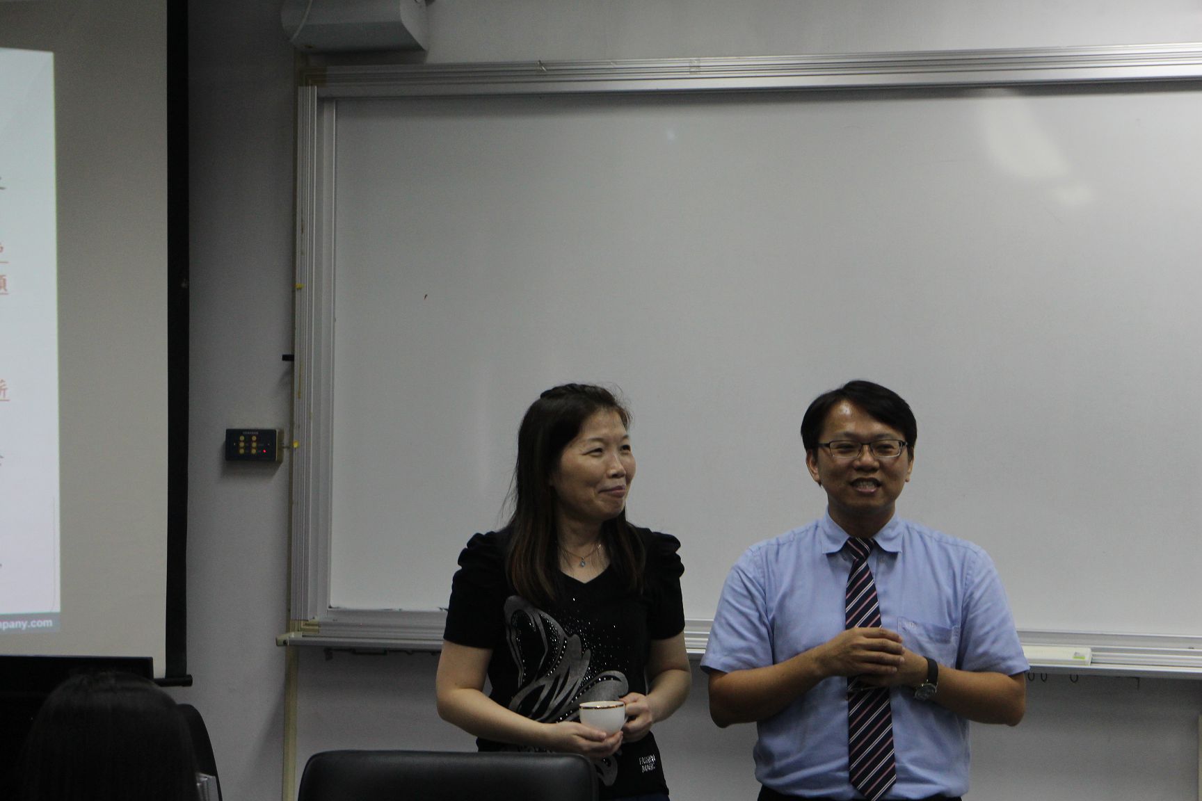 許義忠主任(右一)、王肇蘭老師(右二)