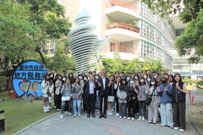 114年度公職就業參訪 / 許義忠老師帶領三年學生至台中市政府地方稅務局