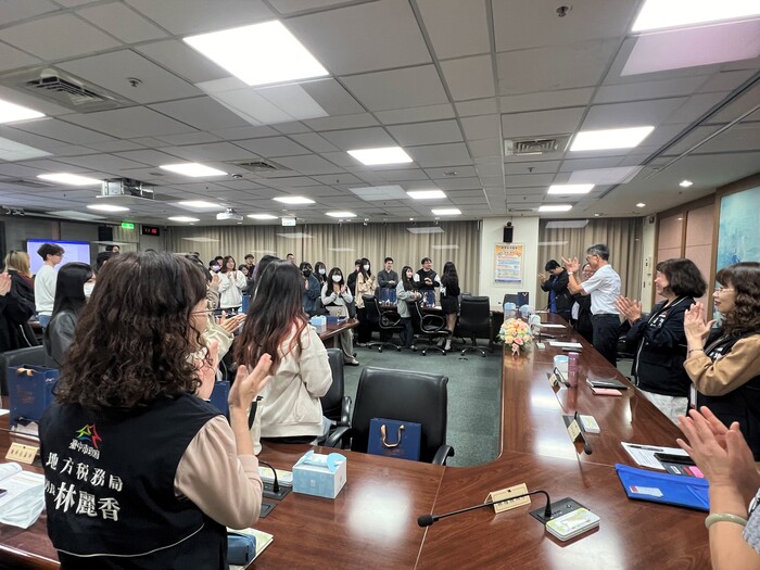 114年度公職就業參訪 / 許義忠老師帶領三年學生至台中市政府地方稅務局圖片