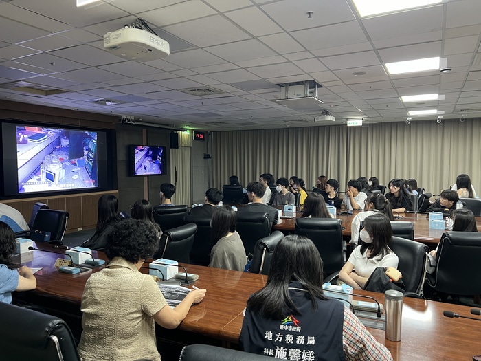 114年度公職就業參訪 / 許義忠老師帶領三年學生至台中市政府地方稅務局圖片